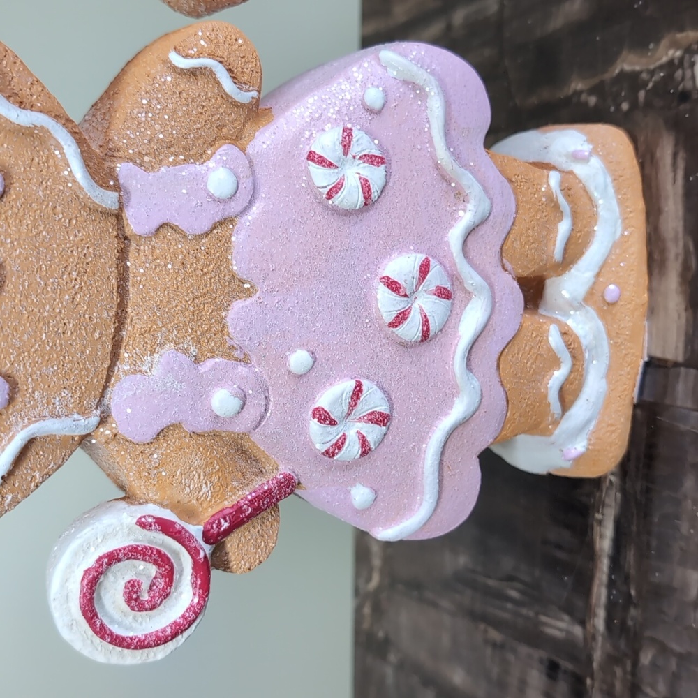 ❌SOLD❌Cupcakes & Cashmere Gingerbread Couple Figurines Christmas Decor, Shimmery - Picture 5 of 11